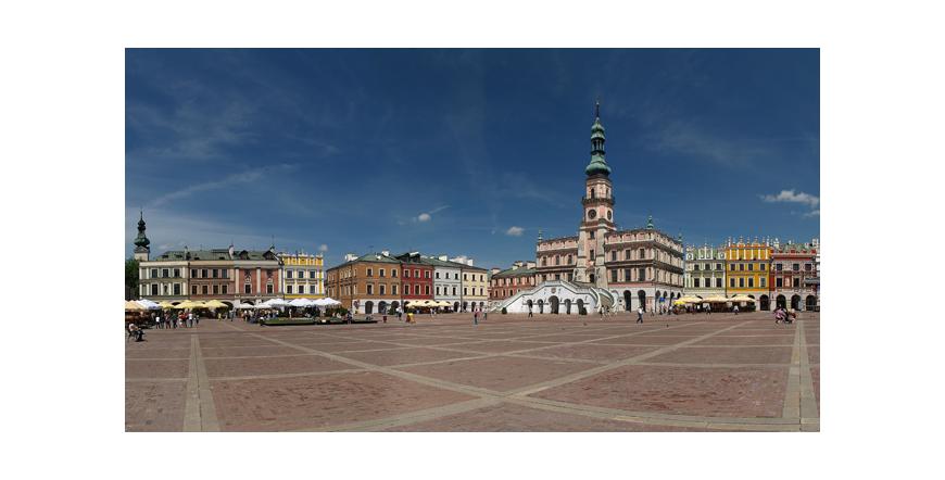 Старият град Замошч